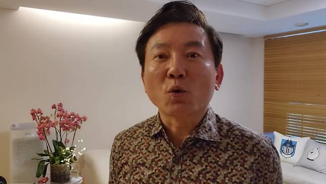 ‘1세대 영어강사’ 오성식씨. 유튜브 채널 오성식TV 영상 갈무리.