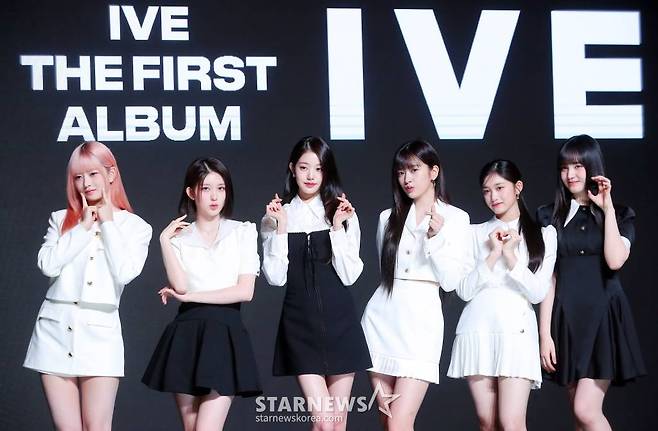걸그룹 아이브(IVE)가 10일 오후 서울 영등포구 여의도동 콘래드 서울에서 진행된 첫 번째 정규 앨범 '아이해브 아이브(I've IVE)' 발매 기념 기자간담회에 참석해 포즈를 취하고 있다. 이번 앨범에는 타이틀 곡 '아이엠(I AM)'과 선공개곡 '키치(Kitsch)'을 비롯해 총 11곡이 수록됐다. 2023.04.10 /사진=김창현 기자 chmt@