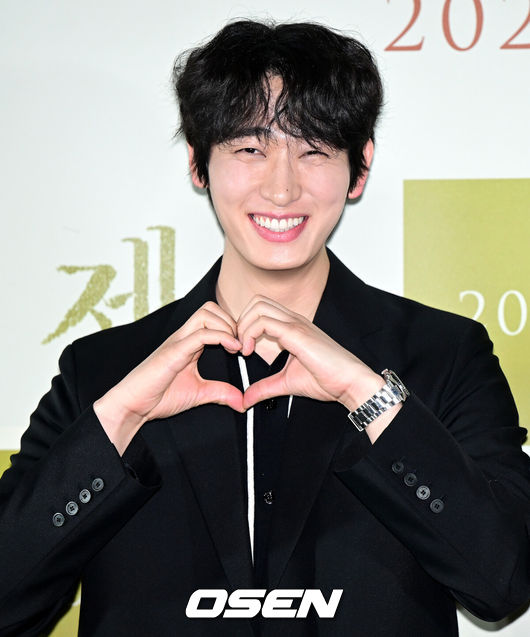 Actor Yoon Park marries six-year-old young person model Kim Soo-bin.Yoon Parks agency, H-Entertainment, said yesterday that Yoon Park will sign a 100-year contract on September 2.According to the agency, Yoon Park has formed a marriage based on bride-to-be and trust and respect, and the two have continued to meet sincerely, giving strength to inters in deep faith and love for inters.Yoon Parks marriage ceremony will be held privately in Seoul, with family members and close acquaintances.The agency said it would like you to Bless a forward day for two people who are making a new home and are about to start a new business.Yoon Park also gave me a lot of love and faith during my time together with my handwritten letter, and the happiness and sense of security felt by the inters have decided this moment. I would be grateful if you could bless us with a forward day so that we could build a good family.Yoon Parks bride-to-be is known as Kim Soo-bin, a 6-year-old young person.Kim Soo-bins agency said that Kim Soo-bin will marry Yoon Park in September.Kim Soo-bins SNS is full of messages from fans who celebrate marriage.Kim Soo-bin perfectly matches the ideal type that Yoon Park has always mentioned.Yoon Park explained that the thighs are slightly thicker, the calves are thin, the face is a pretty woman, and the double eyelids, the ankles are thin, and the dogs are good.kim soo-bin was born in 1993 and currently works as a fashion model and has a career in various fashion shows.Yoon Park debuted in 2012 with MBC Evrion, a self-reliant person.Drama  ⁇   ⁇   ⁇   ⁇   ⁇   ⁇   ⁇   ⁇ ,  ⁇   ⁇   ⁇   ⁇   ⁇   ⁇ ,  ⁇   ⁇   ⁇   ⁇   ⁇ ,  ⁇   ⁇   ⁇   ⁇   ⁇ ,  ⁇   ⁇   ⁇   ⁇   ⁇   ⁇ ,  ⁇   ⁇   ⁇   ⁇   ⁇   ⁇   ⁇ ,  ⁇   ⁇   ⁇   ⁇   ⁇   ⁇ ,  ⁇   ⁇   ⁇   ⁇   ⁇   ⁇   ⁇ ,  ⁇   ⁇   ⁇   ⁇   ⁇   ⁇ ,  ⁇   ⁇   ⁇   ⁇   ⁇   ⁇   ⁇   ⁇ ,  ⁇   ⁇   ⁇   ⁇   ⁇   ⁇   ⁇   ⁇ ,  ⁇   ⁇   ⁇   ⁇   ⁇   ⁇   ⁇   ⁇   ⁇   ⁇   ⁇   ⁇ It will appear on the  ⁇   ⁇   ⁇   ⁇  Records of the Grand Historian  ⁇  which is about to be broadcasted on the 29th.