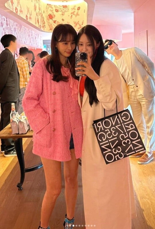 Group Tiara member Hyomin released Ko So-young and two shots.Hyomin wrote on April 4, Soyoungs new space. Space and dishes can not be so harmonious.The photos released together showed Hyomin visiting a tableware brand event venue where Ko So-young is working as an ambassador.Above all, Ko So-young, who has left Hyomin and a friendly two shot, is amazed by her sister-like visuals despite her 17-year-old age.