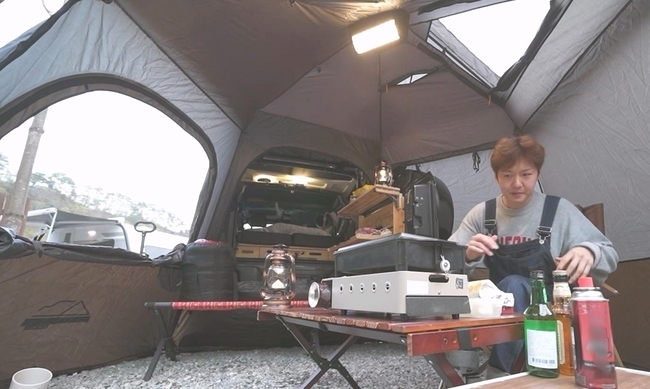 Group BtoB member Lee Chang-sub left Pet Copper and Camping.Lee Chang-sub and Pet Coppers camping site will be unveiled at MBC  ⁇  I Live Alone  ⁇  broadcast on May 5th.When Lee Chang-sub and Copper arrive at Camping, they are guaranteed their own space with individual fences.After setting up the table quickly, we complete Changsups healing camp with a pre-ordered meal and a glass of beer.Lee Chang-sub will take out the puppy shochu prepared on the way to Camping and smile with a pleasant cup of Pet Copper.Lee Chang-sub smiles, saying that there is nothing more comfortable than camping alone.The problem is Irreplaceable You Pet Copper.  ⁇ Power I ⁇  Lee Chang-sub and  ⁇ Polar E ⁇  Copper have extreme and extreme camping styles.If Lee Chang-sub finds a tent in a fence that is Jasins only space, eating food and healing, Copper enjoys Campings various places and becomes Campings nuclear in-house.The curious, energetic Beagle Copper is Fast & Furious 6 nonstop, and Lee Chang-sub chases such a Copper.Lee Chang-sub eagerly shouted Daddy is going to stop Coppers footsteps, and Copper wants to follow Jasin, but Copper stirs in the water as if it is not possible. Fast & Furious 6th Lee Chang-subs soul (?)Im going to lead you to the camp and make you laugh.