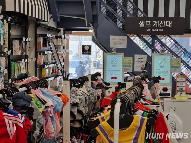 최근에는 무인 카페, 음식점, 주점, 서점, 옷가게 등 무인 점포가 다양화됐다. 사진은 서울 홍대입구역 인근 한 무인 반려동물용품점. 사진=임지혜 기자