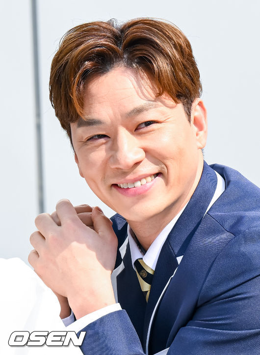 Actor Jung Sang-hoon has become the owner of 7 billion units of buildings.Jung Sang-hoon, who signed a contract for a building in Yeoksam-dong, Seoul for 7.4 billion won in May last year, was announced to have become Landlord after paying the balance in March.However, Jung Sang-hoons agency said it is difficult to confirm it because it is a private part of  ⁇  Actor.Jung Sang-hoon, who made his debut in 1998, is a representative self-made actor in the entertainment industry. He worked in drama and musicals as a rookie, but had to spend about 17 years of obscurity.Then, through TVN entertainment  ⁇  SNL  ⁇  season 5 ~ 6, it started to gain popularity from 2015.He has appeared in various commercials such as alcoholic beverages, drugs, games, and telecommunication companies, following the advertisement of his buzzword  ⁇   ⁇   ⁇   ⁇   ⁇   ⁇   ⁇   ⁇   ⁇   ⁇   ⁇   ⁇   ⁇   ⁇ .Jung Sang-hoon shows a presence that goes beyond the weight of characters across dramas and movies.On the other hand, Jung Sang-hoon, who married a 10-year-old ordinary person in 2012, is raising three others.DB