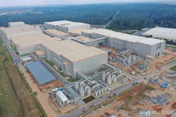 계획보다 2년 앞당겨 3000명 고용을 달성한 SK온 미국 조지아공장. 왼쪽이 2공장, 오른쪽이 1공장 /사진=SK온
