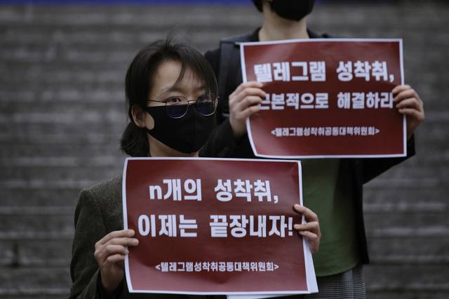 ▲지난 2020년 텔레그램 성착취 사건 당시, '텔르그램성착취공동대책위원회'의 기자회견 모습. 당시 이들은 일부 극단적 성착취 사건에 집중하는 것이 아닌 '성착취를 낳는 성차별 구조'에 집중해야 한다고 주장했다. ⓒ프레시안(최형락)