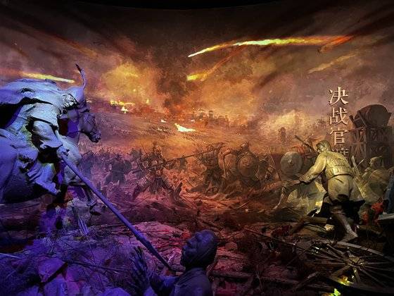 중국 허난성 안양의 조조 고릉박물관 지하 1층 제2전시실에 걸려있는 관도전투 그림. 안양=신경진 특파원