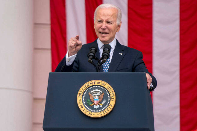 조 바이든 미국 대통령이 29일(현지시간) 워싱턴DC 알링턴 국립묘지에서 열린 현충일(메모리얼 데이) 기념식에서 연설하고 있다. 로이터연합뉴스