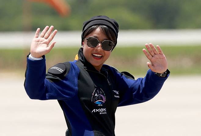 사우디아라비아 최초로 여성 우주인 레이야나 바르나위. ⓒAFP PHOTO