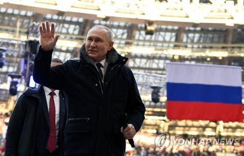 조국 수호자의 날' 기념 콘서트에 참석하는 푸틴 대통령 [로이터=연합뉴스 자료사진. 재판매 및 DB 금지]