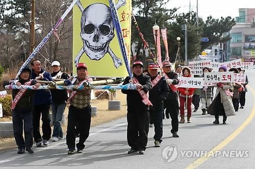 월성 1호기 수명연장에 반대하는 주민 [연합뉴스 사진자료]