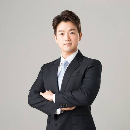 정승조 아나운서. 문화 예술을 사랑하는 방송인으로 CJB청주방송, TBN충북교통방송에서 활동 중이다.