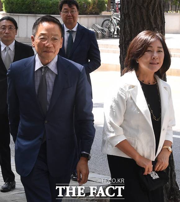 정태영 현대카드 부회장과 정명이 사장 부부.