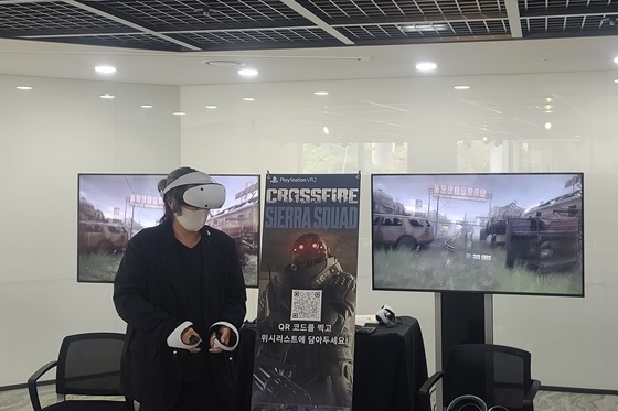 스마일게이트엔터테인먼트의 가상현실(VR) 게임 ‘크로스파이어: 시에라 스쿼드’가 올 여름 플레이스테이션 VR2와 PC VR로 출시된다.[사진=‘크로스파이어: 시에라 스쿼드’ 시연 장면]