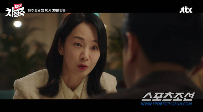 With only two episodes left to the end, attention was focused on Uhm Jung-hwas Choices, and a spoiler-filled pre-release association was revealed.Compiling the pre-release video and trailer, I anticipate the ending to receive the applause of all the chastness of the world. You can hear the word Gung Ye-jil, but Cha Jeong-suk!Is a good drama that is more than anything else, so it is certain that all ages, men and women will come to a good and mild conclusion.3 days JTBC Saturday Drama Dr. Cha Jeong-suk!The side revealed the appearance of seo in-ho (Kim Byeong-Cheol) and Roy Kim (Min Woo Hyuk) who convey their sincerity to chastness (Uhm Jung-hwa).In the 14th episode, chastness (Uhm Jung-hwa) gave a signal of health problems with blood. Cha Jeong-suk!In the 15th trailer, chasteness was hospitalized in a hospital after folding his residency.Seo in-ho (Kim Byeong-Cheol), who did not know his wifes health problem, came out late to take Jasins liver, and Roy Kim (Min Woo Hyuk) showed his commitment to Gan Graft.In the meantime, according to the pre-release video posted on the afternoon of the 3rd, seo in-ho seems to have literally faced a catastrophe. It seems that the divorce and the mothers financial difficulties are also in trouble.Choi Seung Hee (Myung Se-bin) also announced their breakup. Choi Seung Hee coolly refuses to lend 300 million won, saying that he is out on the street.In the last 14 times, her daughter Eun Seo went to the United States of America to do the new Departure, and the United States of America professor also asked when she came to the United States of America. Choi Seung Hee seems to be a build-up for the conclusion that she will organize seo in-ho and life in Korea and choose to go to the United States of America.Choices of chasteness, which focuses attention on this, is empowered by the ending of Roy Kim and the new Departure as a doctor where there is an open ending and a need for service.There is also an analysis that Chasteness has helped her mother who is about to give birth when she went to medical service, and that she received her child safely.At that time, I did not solve the problem of the specialists, but she was a great help to the mother.Chasteness, whose self-esteem has bottomed out, says that a scene like people like me are useful here is a double line to Choices.I also guess that my mother-in-law (Park Jun-geum) borrowed the chasteness Best Doctors secretly and bought Skyscraper.It is also strengthening the conclusion that the skyscraper will be disposed of and coolly give alimony to the seo in-ho and use it as a seed money to establish a hospital in the province.On the other hand, Uhm Jung-hwa wrote on Jasins personal account on the 3rd, This week is already the last time, he wrote, I do not want to part with too much love.Cha Jeong-suk! Cha Jeong-suk!I am grateful and happy that the great actors, bishops, staffs, and crews are laughing. The happy day I watched with the comments open is also the last this week.He said, I am so grateful, I am so thankful, I am impressed. Tonight! Cha Jeong-suk! I asked for the city hall until the end.Dr. Cha Jeong-suk! The 15th episode will air at 10:30 p.m. on Thursday.