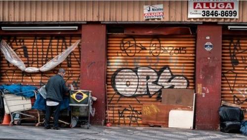 코로나19 충격으로 문을 닫은 브라질의 상가들.