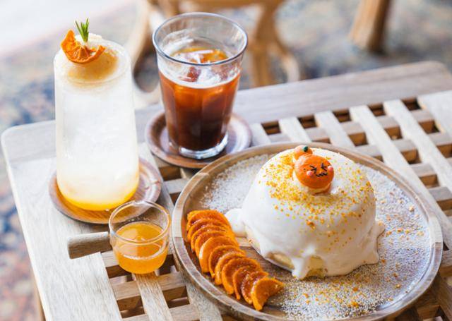 제주 애월읍 한담해안산책로에 위치한 카페 '트라이브'의 한라봉을 활용한 디저트. 한국관광공사 제공