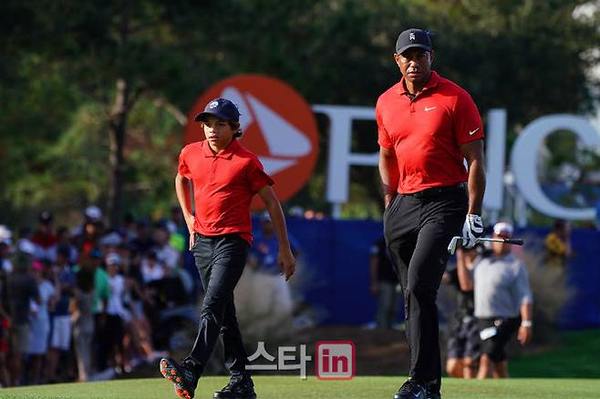 타이거 우즈(오른쪽)과 아들 찰리. (사진=PNC 챔피언십)