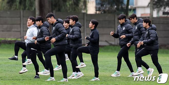 김은중 감독이 이끄는 한국 20세 이하(U-20) 월드컵 축구대표팀이 7일(현지시간) 아르헨티나 라 플라타 하워드 존슨 호텔 인근 훈련장에서 회복훈련을 하고 있다. 2023.6.7/뉴스1 ⓒ News1 이승배 기자