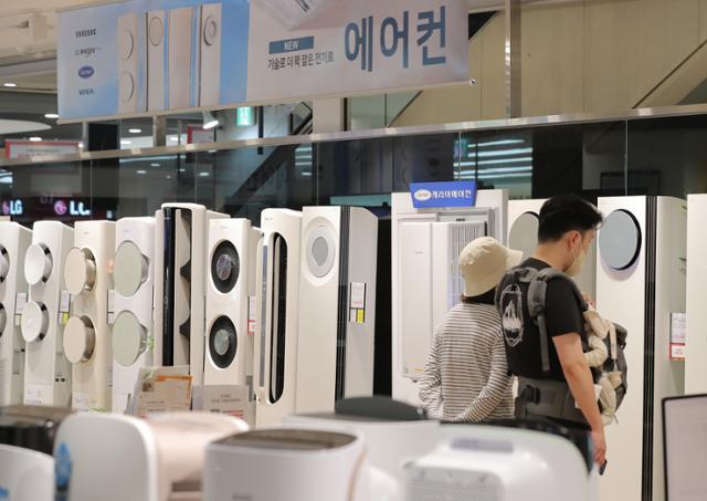 5월 29일 서울 시내 한 가전제품 매장 내 계절가전 코너. 뉴시스