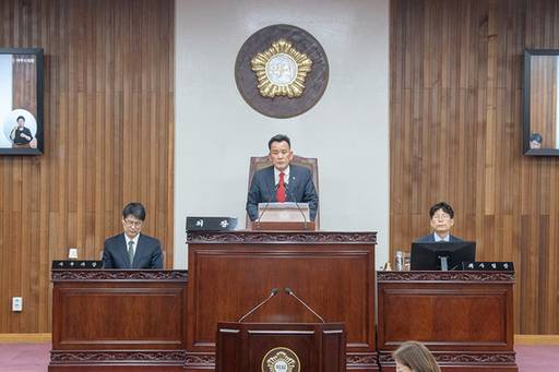 여주시의회가 7일 도시공사 출자 동의안 처리를 보류했다. 사진은 여주시의회 본회의 장면. 여주시의회 제공