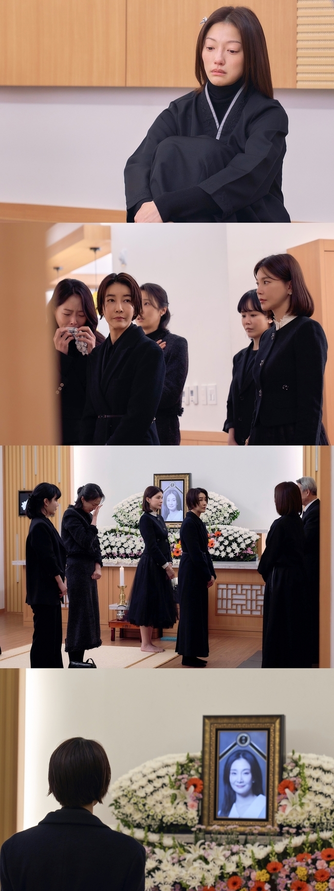 Actor Lee El was caught in the actor Park Hyo-joo The Funeral.ENA tree drama  ⁇  HappinessBattle  ⁇  On June 7, Oh Yoo-Jin released a still cut of The Funeral scene.In the second episode of  ⁇ HappinessBattle ⁇ , which aired on June 1, influencer Oh Yoo-Jin (Park Hyo-joo), who boasted a happy life on SNS, died in a terrible way, causing shock.In the released still cut, Jang Mi-ho (Lee El), who is sitting in mourning and the bereaved family, attracts attention.They even expressed hatred toward each other, which makes Jang Mi-ho, the bereaved family member, even more suspicious.However, Oh Yoo-jin called Jang Mi-ho before he died and left his last words, drawing him into the case.In addition, the Rose of the Funeral chapter shows that there is more affection than hatred in the two No Strings Attached, unlike when expressing anger to Oh Yoo-Jin.I am curious as to what happened to No Strings Attached in the past two people and what became such a deep love affair.In the Funeral Chapter, Song Jung-a (Jin Seo-yeon), Kim Na-young (Cha Ye-ryun), who competed with Oh Yoo-Jin fiercely for Happiness, and other Heriniti kindergarten mothers are also in attendance.Oh Yoo-Jin, who kept a thorough secret about his family, so the existence of Rosho is also a question for Herinity Mothers.Among them, Song Jung-a is a sphere with Rosho, and at that time, Rosho explained that Jasin was a bank employee who came to Oh Yoo-Jin to make an advertisement proposal. I wonder how Song Jung-a who met Rosho again will react. ⁇ HappinessBattle ⁇  Officials are deeply involved in his world with the death of  ⁇ Oh Yoo-Jin. The Funeral Chapter is the first step in entering the world of Oh Yoo-Jin.Here, Rosho thinks again about Jasins feelings about Oh Yoo-Jin, and meets the people of Oh Yoo-Jin.  ⁇  Lee El expresses the complicated heart of Rosho with delicate acting.Lee Els immersion, which will be missed at the moment of seeing, is also expected to pay attention to the high performance.