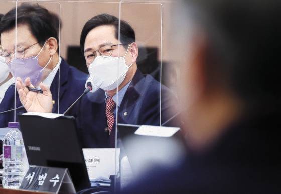 지난해 국정감사에서 새만금 풍력사업 문제를 거론했던 박수영 국민의힘 의원의 모습. 임현동 기자