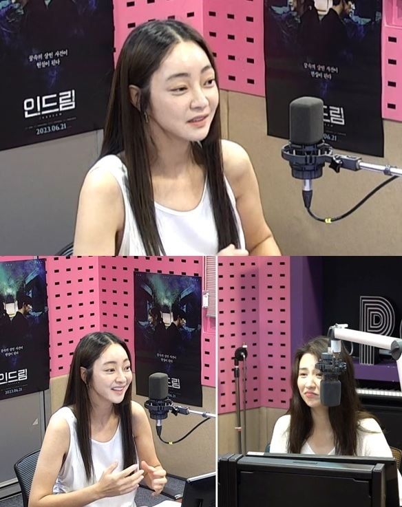 Actress Seo Hyo-rim was surprised by her husbands texts.Seo Hyo-rim appeared as a guest on SBS Power FM Cinetown of Park Ha-sun broadcast on June 13th.On this day, Seo Hyo-rim was embarrassed by the character of her husband Jung Myung-Ho, Hyorim picked clothes for me during the broadcast.When Park Ha-sun asked, Its very sweet. Isnt it your sisters fashionista? Is your brother-in-law like that? he also expressed his dislike, saying, I did one.Jung Myung-Ho also laughed at Seo Hyo-rim, who applied for Sung Si-kyungs song, saying, I hate to hear Sung Si-kyung every night.Park Ha-sun laughed, saying, Its a story you can do because youre a husband, and Seo Hyo-rim replied, I told you not to text.