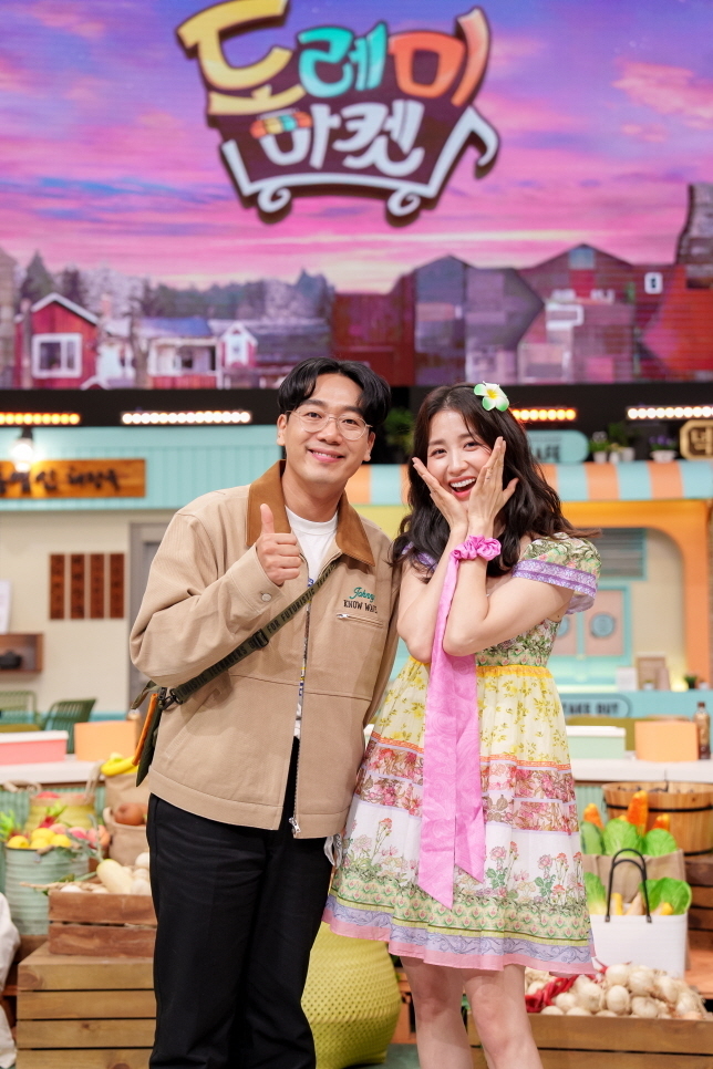 Actors Park Ha-sun and Kim Nam-hee will appear on Amazing Saturday.Park Ha-sun and Kim Nam-hee show off their presence on TVN  ⁇  Amazing Saturday  ⁇  (Amazing Saturday  ⁇ ) broadcast on June 17th.In addition, TWICE Dahyun will come out as Special Maison Ikkoku to fill Taeyeons vacancy.Park Ha-sun and Kim Nam-hee introduce a special bond with the Maison Ikkoku.First of all, Park Ha-sun remembers the memories of appearing together in the drama seven years ago, and at that time it was decent, but in  ⁇  Amazing Saturday  ⁇ , I want to know the key I knew.Kim Nam-hee confesses that he is a steamer since he was a martial arts player, so he asks for a seat next to Kim Dong-Hyun.A full-scale dictation begins, and on this day, a song that follows the Amazing Saturday rule of absenteeism becomes a problem and makes Maison Ikkoku nervous, while radio DJ Park Ha-sun reveals his surprise.If you are looking for a close-up one-shot with a full-bodied bite, you can even pour out an aggressive question. Unexpected stubbornness adds to the fun.Kim Nam-hee also analyzes the Suspended animation and responds to the opinions of the members with a brilliant reaction. Special Maison Ikkoku Dahyun turns into a daily clerk and plays an active role.Not only does it have a youthful charm, but it also doubles the excitement by making Park Ha-sun and dressing up in a heartfelt manner.In addition, Kim Dong-Hyun, who made a gili chute dress in the last broadcast, and Mun Se-yun, who made everyone resilient with a sharp point, are expected to catch attention.
