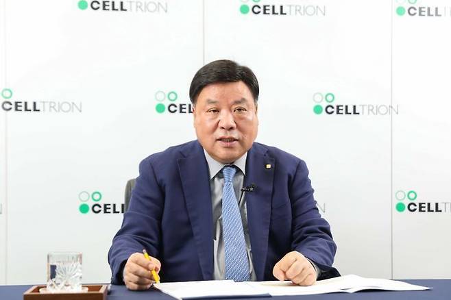 서정진 셀트리온 회장이 지난 3월 진행된 온라인 기자간담회에서 발언하고 있는 모습 ⓒ셀트리온