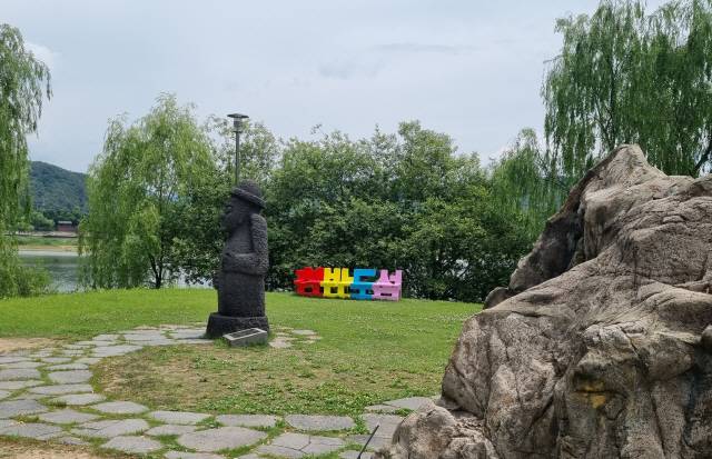 ▲ 양구 한반도섬의 대변신이 진행되고 있다. 한반도섬 제주도 포토존.