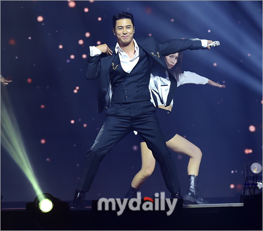Singer Jang Min-Ho presented a wonderful stage at the 32nd Lotte Duty Free Family Concert held at the KSPO DOME Olympic Gymnastics Stadium in Bangi-dong, Seoul on the afternoon of the 18th.2023-2024 This concert, which was held for three days from June 16 to commemorate the year of visit to Korea, will feature Song Ga-in, Young-tak, Lee Chan-won, Jang Min-Ho, Jang Yoon-jeong and Jinshimon on the 18th.