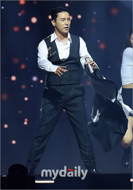 Singer Jang Min-Ho presented a wonderful stage at the 32nd Lotte Duty Free Family Concert held at the KSPO DOME Olympic Gymnastics Stadium in Bangi-dong, Seoul on the afternoon of the 18th.2023-2024 This concert, which was held for three days from June 16 to commemorate the year of visit to Korea, will feature Song Ga-in, Young-tak, Lee Chan-won, Jang Min-Ho, Jang Yoon-jeong and Jinshimon on the 18th.