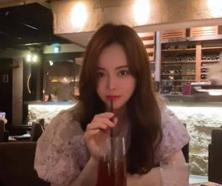 생방송 중 극단적 선택을 시도해 끝내 숨진 유튜버 임블리(본명 임지혜·37) 사건에 대해 경찰이 수사에 나선다. 사진은 생전 임씨의 모습. /사진=유튜브 채널 임블리 캡처