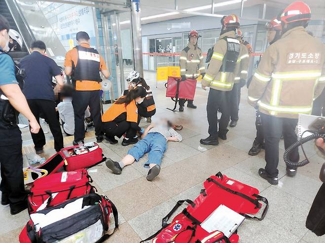 지난 8일 발생한 수인분당선 수내역의 에스컬레이터 역주행 사고 현장 모습. 뉴스1