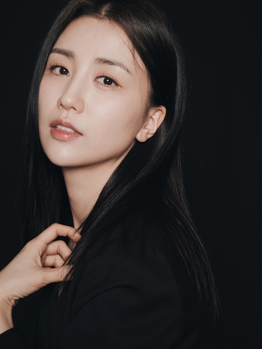 Actor Park Ha-suns new profile photo was released on the 27th by his agency Keith.In the new profile, Park Ha-sun wore her long dark hair in a casual, airy style, with sharp noses and deep eyes that reflected the intensity of her softness.Park Ha-sun, dressed in all-black costumes, boasted an alternative Irreplaceable You visual with a different concept from the usual soft and pure image.In other cuts, the half-bundle hairstyle that flows naturally maximizes the good atmosphere unique to Park Ha-sun. Unlike the chic all-black styling, it matches the pink jacket to create a classic yet elegant charm.Park Ha-sun meets audiences at Myungji Station, which lost her husband in a sudden accident and left for Warsaw, Poland, in the movie MBC Gayo Daejejeon where she wants to go on July 5th.In the MBC Gayo Daejejeon, which was selected as the closing film of the 24th Jeonju International Film Festival in seven years as a Korean film, Park Ha-sun has been criticized for delicately and heavily drawing the loss and sorrow of losing a precious person. It attracts the attention of critics.At the 27th Bucheon International Fantastic Film Festival, which will be held on the 9th, the Olympic opening ceremony society was held.He is actively pursuing various activities as a filmmaker, such as meeting with movie fans in close proximity.