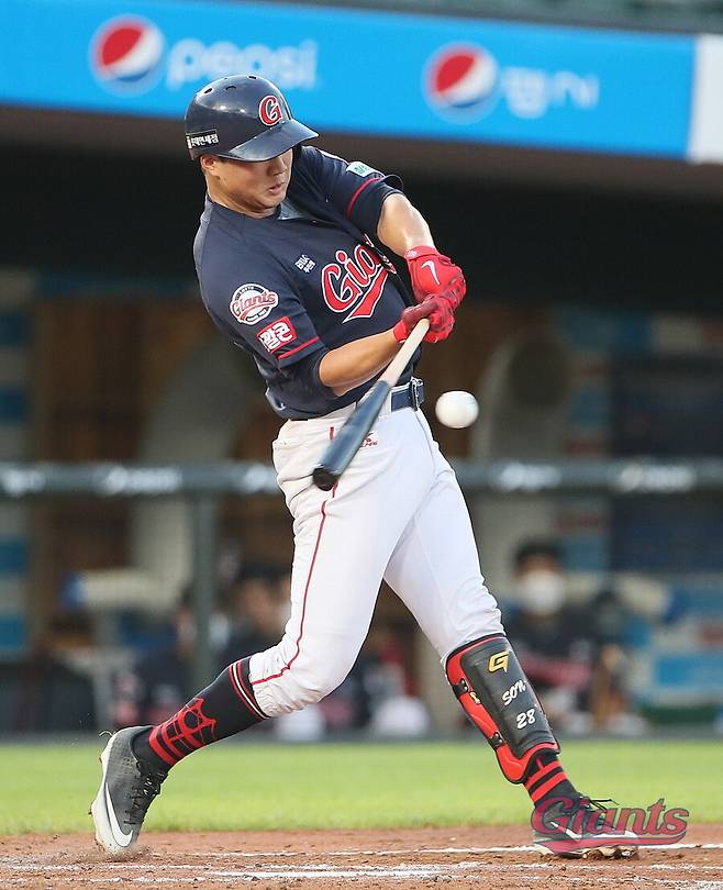 ▲ 타격에서 조금 더 좋은 모습을 보여준다면 1군에서의 출전 기회도 많이 늘어날 수 있다 ⓒ롯데자이언츠