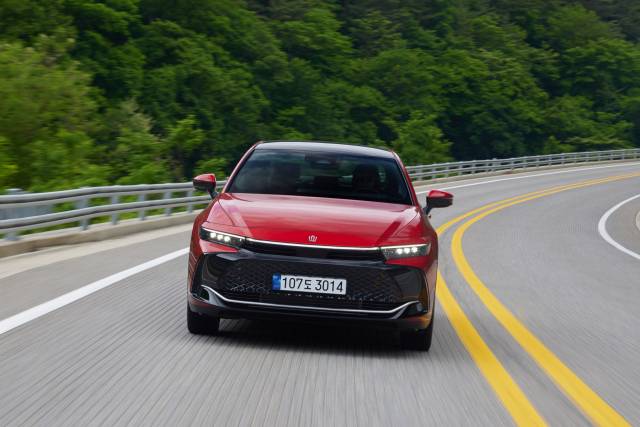 2.5리터 하이브리드 모델은 시스템 총출력 239마력을 발휘한다. 리터당 공인 복합연비는 17.2㎞다. 사진 제공=한국토요타자동차