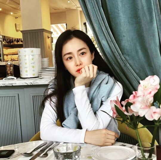 Actor Kim Tae-hee has been catching up.Kim Tae-hee wrote on the 4th, The last photo is a self-portrait taken at the production presentation on the first day, which was full of excitement and tension.He added, Its the 8th episode. Its already the last week. Im so sorry, but please join us until the end. Oh, I see the face of Wool Husband Jae Ho .. Sorry #Madangs house #Kim Tae-hee Kim Tae-hee, who is staring somewhere, fascinates those who see it with a clear face and big eyes in a small face.