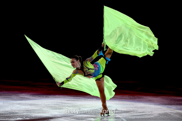 2014년 소치 동계올림픽 당시 피겨스케이팅 갈라쇼에 참가한 소트니코바의 모습.  사진=게티이미지