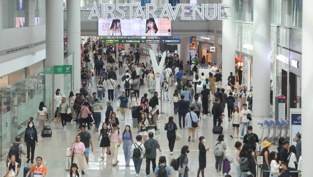 ▲ 지난 2일 인천국제공항 제1여객터미널 출국장 면세 구역이 이용객들로 붐비고 있다. 연합뉴스