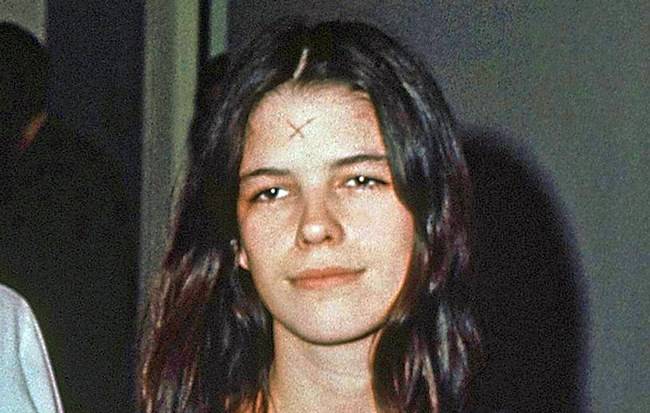 지난 1969년 체포당시 레슬리 반 휴튼의 모습. AP 연합뉴스 자료사진