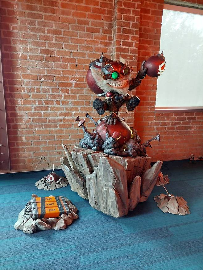 'LoL' 챔피언 직스 구조물.