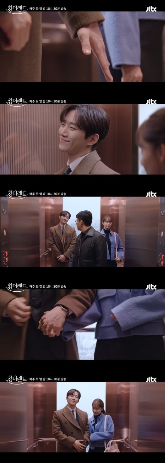 King the Land Lee Joon-ho and Im Yoon-ah have entered into a bold in-house relationship.On the 15th, the YouTube channel JTBC Drama uploaded the 9th premiere video of the Saturday-Sunday drama King the Land (playwright Choi Rom (Team Harimao), director Lim Hyun-wook, production Anpio Entertainment, Baipo M Studio, SLL).The released video shows a couple of Salvation (Lee Joon-ho) and Angelang (Im Yoon-ah) and Salvations secretary Roh Sang-sik (Ahn Se-ha) riding to work in the same elevator.Behind No Exaggeration, Won-eun! began to play with Loves clothes as he pulled them toward him.Currently, No Exaggeration knows that Salvation likes Angelang, but he does not know exactly that they have become lovers.No Exaggeration, noticing the strangeness, said, What is this happy face? Won-eun! I saw the wrong thing.No Exaggeration said, No, I saw it well, but there is something, right, Mr. Love? And Love pretended not to know, I do not know.Won-eun! Once again, he took Loves hand away from the eyes of No Exaggeration and continued his breathtaking love affair.Looking back, No Exaggeration continued to doubt the relationship, saying, Its really strange. Your eyes are half-moon now, arent they crazy? and made the old Won-eun! No Exaggeration get off the elevator first.Ill walk you out. I dont want to send you alone, he said, clutching Loves hand.Hiding his hand in the coat, he smiled at his face, saying, Can not you see it?On the other hand, King the Land has confirmed the hearts of each other by sharing a romantic kiss with Salvation and Angel Lang in the last 8 times and achieved the highest audience rating.It broke its own record of 13.4% in the Seoul metropolitan area and 12.3% nationwide (based on paid households in Nielsen Korea), and showed off its relentless rise, recording up to 15.7% per minute.King the Land screen captures