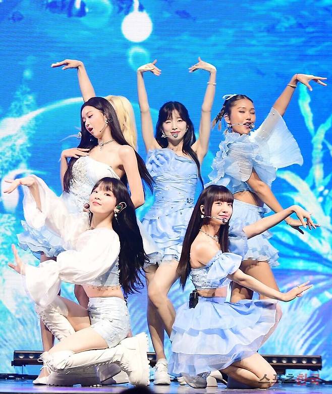 미니 9집 '골든 아워글래스(Golden Hourglass)' 쇼케이스에 참석한 오마이걸 아린. ⓒ이혜영 기자 lhy@hankooki.com