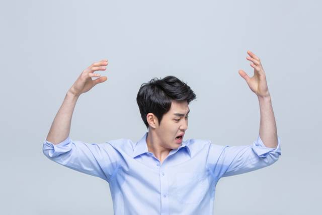 다한증은 원인에 따라 치료법이 달라진다. 원인이 불분명한 다한증은 약물, 시술 및 수술 등 다양한 치료방법을 고려할 수 있다. /게티이미지뱅크