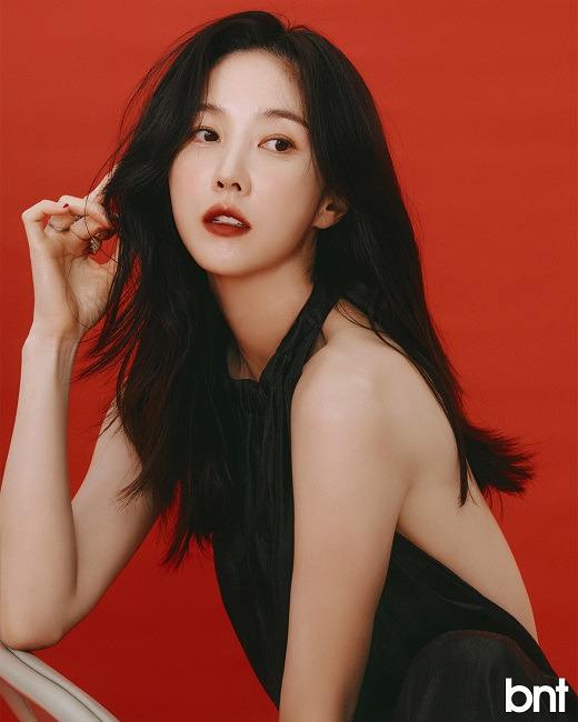 Actor Lee Soo-kyungs bnt pictorial has been released.I was able to see a different picture from Lee Soo-kyung, who has been wearing red lip in the picture.It was enough to meet the new Lee Soo-kyung in the urban mood as well as the feminine vibe and the chic and sexy feeling.In the interview that took place after the filming, I was able to feel the frankness and the cute aspect.When asked about his current situation, he replied, Im preparing to enter my next film. He said, Im working hard and building my physical strength because my physical strength is important when shooting.Even though it has been a long time since I made my debut, the vibe that comes from thorough self-management was wonderful.  ⁇  There is no way to manage it.Hobbies are also a style that seeks happiness in small things rather than having something special. I recommend that you take a rest without thinking about it when you rest.If so, is there anything you would like to say to Jasin in the meantime? I would like to say that I would like to enjoy acting now. Honestly, I did not enjoy acting well when I was young. I was under a lot of pressure to do well.And as I get older, my role and acting do not change. I am trying not to feel burdened. In fact, all seniors have experienced it. I asked about the driving force to continue acting. It is  ⁇  or Jasin. I was helpless during the blank period, but I realized that I was happy when I was working. I think there is only me and my family. Thanks to raising dogs, I learned responsibility and love.When I have a schedule, I come out with a snack price. Even if I just watch it, I am happy and I am so lovely.When asked about his future role, he replied, I want to play a really bad role. I hear all kinds of curses for the rest of my life. Ive heard a lot of people say that I look nice, but I think it would be more attractive if such a person plays a villain.Finally, when asked how he wanted to be remembered by the public, he replied, I want to be a humane and comfortable actor. I really want to be a sister next door and a sister next door. I want to be a friendly and humane person.