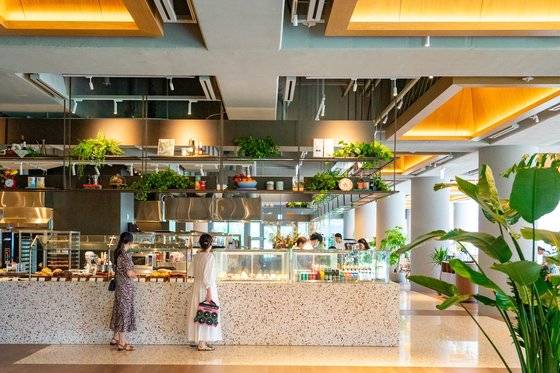 호텔 로비의 브런치 카페 베케트. 벌써 베이커리 맛집으로 입소문을 타고 있다.