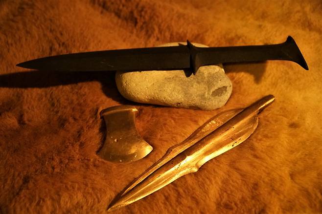 간돌검과 청동검·청동도끼