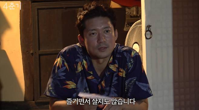 MBC announcer Kim Dae-ho revealed the retirement plan.Kim Dae-hos 4spring season video was uploaded to YouTube channel 14F Ilsaef on the 8th.Kim Dae-ho, who visited the mountain village, said, Do you have college students? At the production teams plan to plan summer greeting MT.Kim Dae-ho, who arrived at the house, said, I like this kind of hanok so much. The production team said that there is no air conditioner.After that, Lord Sir! Appeared and introduced Kim Dae-ho to the house and surrounding garden. Kim Dae-ho is a house lord sir!I was amazed at the idea of ownership, and Lord Sir! Laughed, My father gave me a lot of my eldest son.Later, I heard a rooster crow, and the house lord Sir! said, I do not crow at any time. I must cry at 2 oclock and 5 oclock in the morning. But I do not know why I cry during the day.In response, Kim Dae-ho said, Sometimes men suddenly want to cry, dont they? These days, I do. There are times when I suddenly cry, drawing laughter with empathy.While cooking, Kim Dae-ho said, Its fun to come and do it together, but I cant help it. Its because Im doing it alone. Its a worldview.The production team asked, Do you have any complaints? Kim Dae-ho said, Complaints have been around since Ye Olden Days. Do you still not know that?Where is the complaint? However, he laughed with his emotional knife.Kim Dae-ho completed a great prize for 4 hours by making potatoes, pumpkin, corn rice, river miso, beef soup, and stir-fried pork.He said, The rice is delicious, but it seems to be more delicious because I eat it in this atmosphere. But I think I will be happy if I live like this. I will retire soon.The production team asked for a specific time, and Kim Dae-ho replied, About 15 years later. The production team laughed, Is not it almost retirement age?Kim Dae-ho said, Its not retirement age, its 100 years old.On the other hand, Kim Dae-ho conducted a consultation on the subject of the subscribers on the day. Prior to the consultation, he said, Do not misunderstand me because I will solve it by my own initiative. Ye Olden Days,I hope you dont have any serious questions.As soon as Kim Dae-ho saw the question, he sighed, I do not think it was such a difficult question in the interview, but it is too difficult. The content of the question is that Kim Dae-ho is so good.Kim Dae-ho said, What are you trying to do? No, you cant do this. Its hard for each other, but he couldnt hide his pleasant smile.Kim Dae-ho said, No to the question, How can I live in an attitude that enjoys life and enjoys life like Kim Dae-ho Ana? He said, I do not live pleasantly or enjoy it.Ive been fighting with these people (production team) yesterday. Do you think were like a family? No, its an argument. Its a lot of fighting. Thats life. People, this world is not beautiful.On this day, the production team mentioned Kim Dae-hos recently followed actor Shin Se-kyung and asked, Shall we come with Shin Se-kyung next time?At that moment, Kim Dae-ho avoided his eyes and drank alcohol, claiming, It was originally done. He then sprayed mosquito repellent on the production team and laughed, saying, These pests.