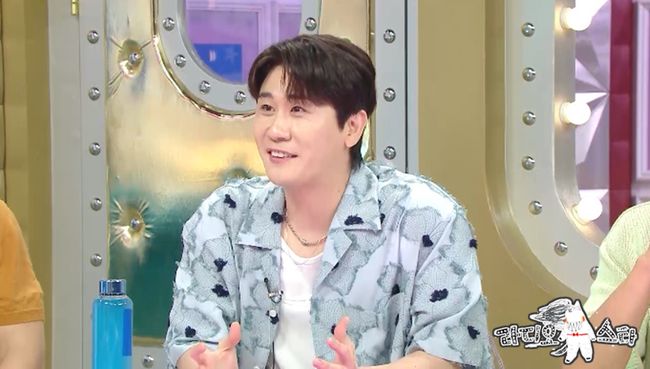 Singer Young Tak unveils a huge month of Copyright free as a trot-based Bang Shi-hyeok, who said that he came out of there and said that he would come in 100 times more than the rent he had lived before.MBC  ⁇  Radio Star  ⁇  (planned by Kang Young-sun / directed by Lee Yoon-hwa and Kim Myung-yeop) will be broadcasted on the 9th, and will be featured in Koo Jun Yup, Kim Jae Won, Young Tak and Son Minsoo.On this day, comedian Jang Doyeon joined as a special MC.Young Tak recently released his second full-length album, FORM, and is currently working on the title track,  ⁇ Pom Crazy ⁇ .He introduces the meaning of the new song  ⁇   ⁇   ⁇   ⁇   ⁇   ⁇   ⁇   ⁇ , and the choreography that was practiced by Kimguras son Gris dance is also revealed on the spot.Young Taks  ⁇   ⁇   ⁇   ⁇   ⁇ , which is said to be the work of EXO and THE BOYZ choreographers, adds to the expectation of choreography.He said he felt the popularity of K-Trot in Indonesia, the Philippines, Thailand, etc. Especially, he was appalled to hear the local fansYoung Tak intrigued Thailand fans by saying that the reason why they found out about Shen Chin-Yi was related to BTS, and he became popular as Shen Chin-Jin Man as he gave credit to BTS Jin.But my brother would never do it, he laughed.Young Tak also released the secret of why he came out of there and became a hit song maker from  ⁇   ⁇  to  ⁇   ⁇   ⁇   ⁇ .He tried to find interesting sources and melt them in music, and he admired that he decided to set the title song after monitoring by age before the finished product came out.Also, I did not forget to thank the fans who cheered me on streaming while releasing Copyright free for a month.The fan service, which is a mega hit, was also released. It is basically to give a video letter to the fans who show favorable feeling to oneself first, and it is called the weather fairy which affects the weather.I took a music video for two days in the rainy season, but it was sunny on the day of shooting and it was raining.Kim Jae Won, who was next to him, laughed at Kimi with Young Tak, revealing the reason why he drove the rain, saying, It is the opposite case.Young Tak is scheduled to act as an actor Park Young Tak from October, and reveals the behind-the-scenes role that has joined Detective in the drama He said he made an effort to be cast in the drama, saying that his uncle was the current Detective.On the other hand, Young Tak confessed to the difficult family history that he lived as an old man for quite a long time in Gosiwon from the fourth grade of elementary school to high school graduation.The reversal hidden in his Confessions surprised everyone. Young Tak raises the question of why he spent so long in his childhood.The story of Young Taks month of Copyright free and Thailands thanks to BTS jeans will be broadcast today (9th) at 10:30 pm on  ⁇  Radio Star  ⁇ .The MBC Radio Star